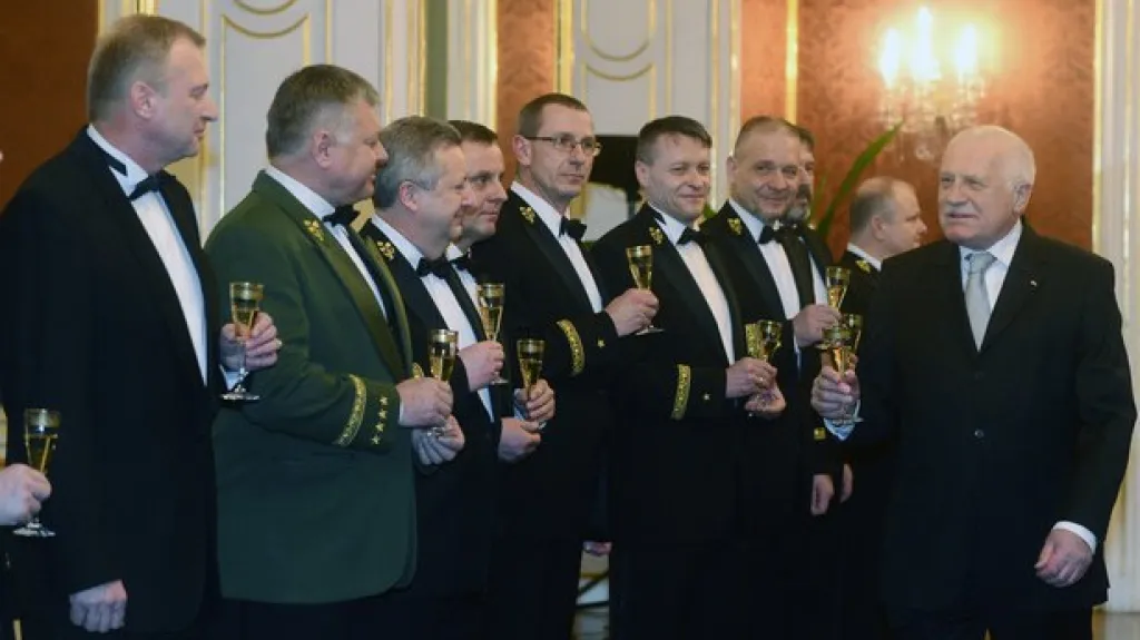 Václav Klaus se loučí s armádou