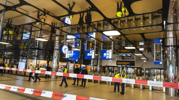 Uzavřené hlavní nádraží v Amsterdamu