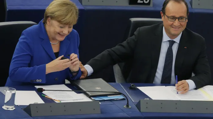 Angela Merkelová a Francois Hollande v Evropském parlamentu