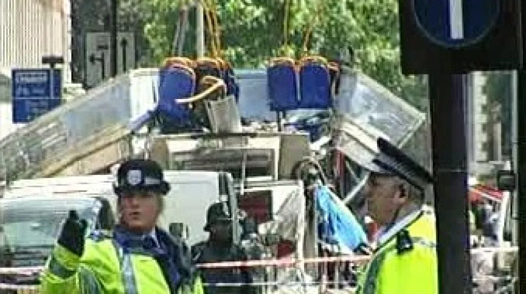 Následky teroristického útoku v Londýně v roce 2005