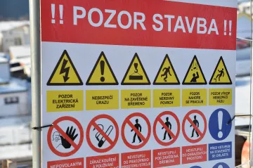 Pracovních úrazů přibývá. Nejrizikovější je stavebnictví a zpracovatelský průmysl