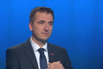 Nesmíme rozpoutat hysterii, výsledkem musí být dohoda s USA, míní Vlček