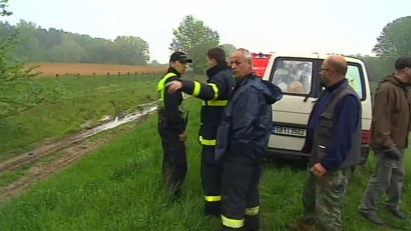 Hasiči a policisté zatím po vodácích pátrají jako po utonulých