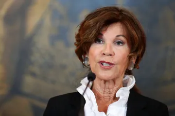 Rakousko bude mít první kancléřku. Prezident pověřil předsedkyni ústavního soudu Bierleinovou