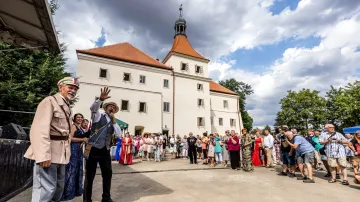 Slavnostní otevření zámku v Mirošovicích