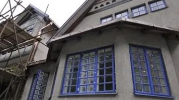 Rekonstrukce Jurkovičovy vily - nátěr oken