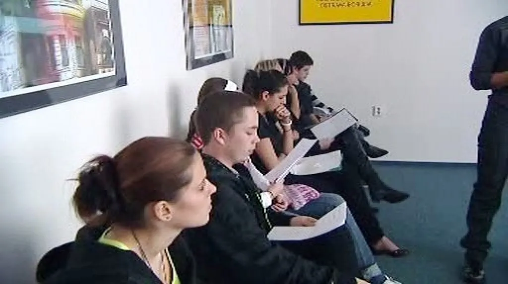 Studenti poslouchají prezentaci v rámci projektu Comenius