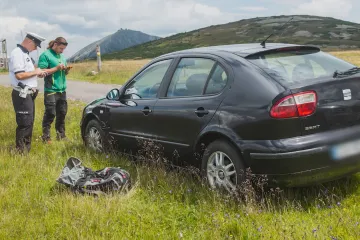 Auta v chráněných oblastech Krkonoš mají odhalit detektory. Rozpoznají zvuk motoru