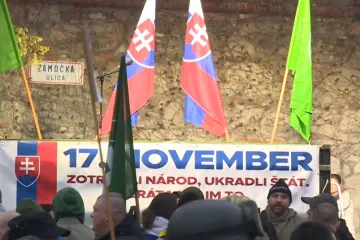 Policie během protestů u příležitosti sametové revoluce v Bratislavě zadržela devět lidí, dva policisté byli zraněni