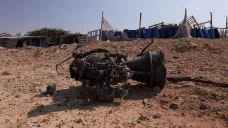 Zbytek z jedné z raket, které Írán odpálil na Izrael