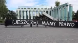 Protest před budovou polského nejvyššího soudu
