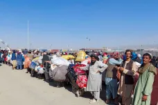 Afghánští migranti bez dokladů opouštějí Pákistán, který už je odmítá hostit. Celkem jich je přes milion