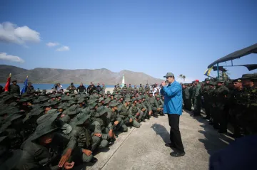 Venezuela zažívá další vlnu migrace. Maduro viní teroristy, Kolumbie drogy