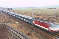 Rychlostí 200 kilometrů za hodinu se prohnal vlak z Brna do Břeclavi. V budoucnu běžná věc