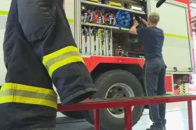 Nejistotou kolem zvýšení platů bezpečnostních složek se zabývala Zóna ČT24