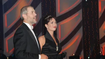 Marek Eben a Tereza Kostková při moderování prvního ročníku StarDance (2006)