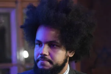 Feri se vzdává poslaneckého mandátu. Reaguje tak na obvinění ze sexuálního predátorství