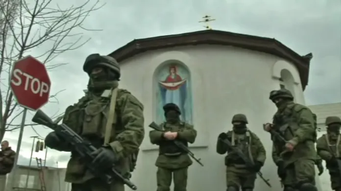 Ozbrojenci na krymských ulicích