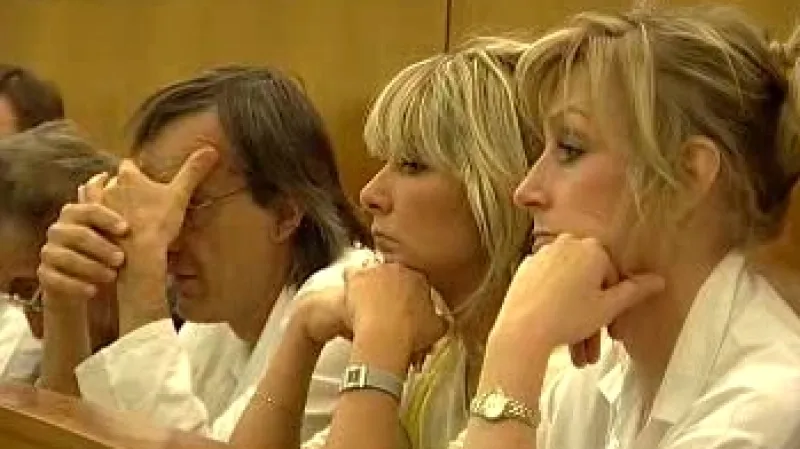 Lékaři při debatě s ministrem Julínkem