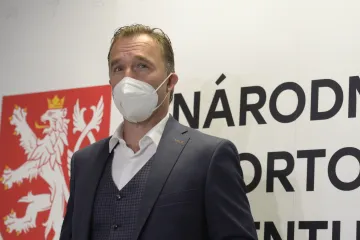 Hniličkova sportovní agentura podle kontroly utrácela miliony za auta, notebooky i prezentace, píše Radiožurnál
