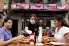 Vědci varují USA před druhou vlnou epidemie, v řadě států přitom znovu sílí ta první
