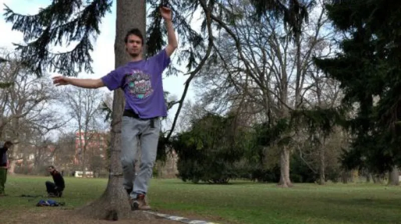 Příprava na slackline - jak uvázat \"lajnu\"?