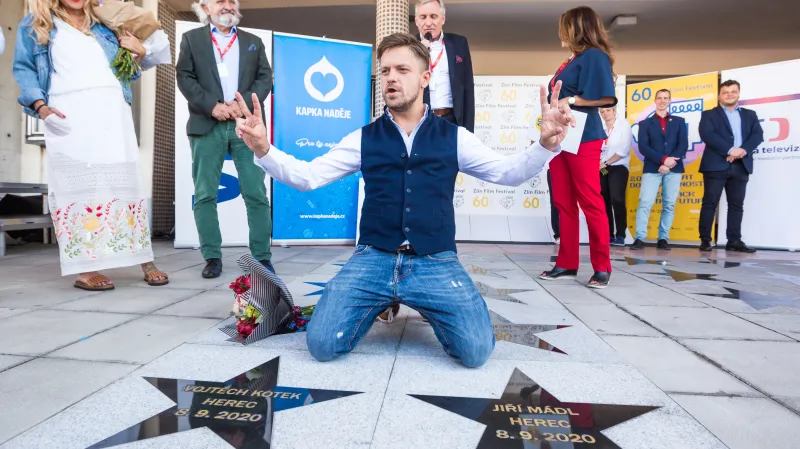 Jiří Mádl se svou hvězdou na chodníku slávy Zlín Film Festivalu