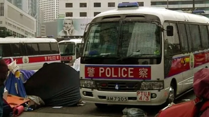 Hongkongská policie zatýkáním ukončila protesty