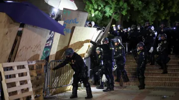 Policejní zásah na Kalifornské univerzitě v Los Angeles
