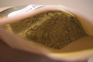 Obchodníci se učí legislativu k prodeji kratomu