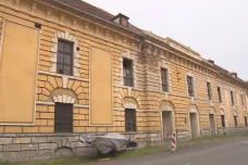 V Terezíně se hroutí i zbrojnice. Na nutné opravy nejsou peníze, město spoléhá na vládní komisi