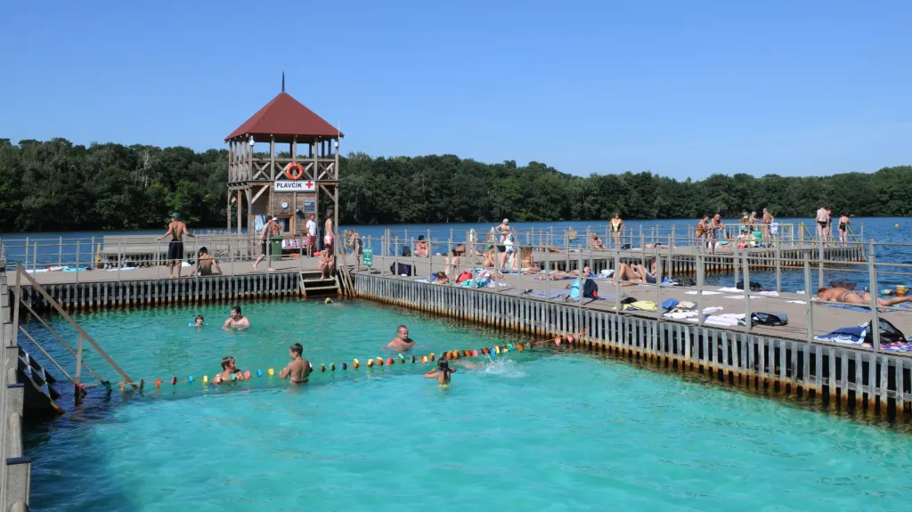 Rekreační areál Kamencového jezera na snímku z roku 2009