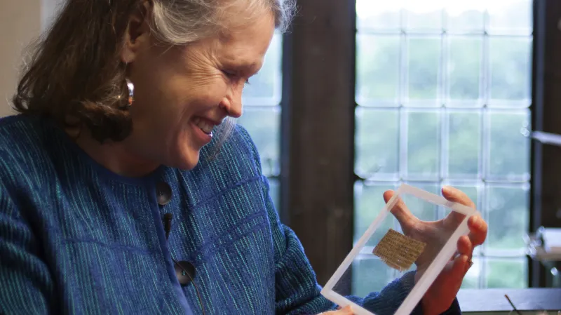 Karen Kingová se svitkem