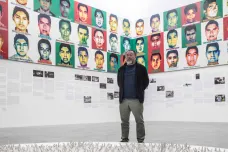 Aj Wej-wej si půjčil lego. A změnil ho na portréty zmizelých studentů z Mexika