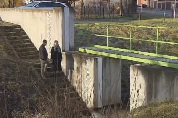 Povodí rozšiřují záplavová území i za povodňové bariéry. Obce i lidé se bouří pro zmařené investice i nemožnost pojištění