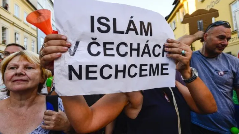 Odpůrci kancléřky na Kampě Zdroj: ČTK