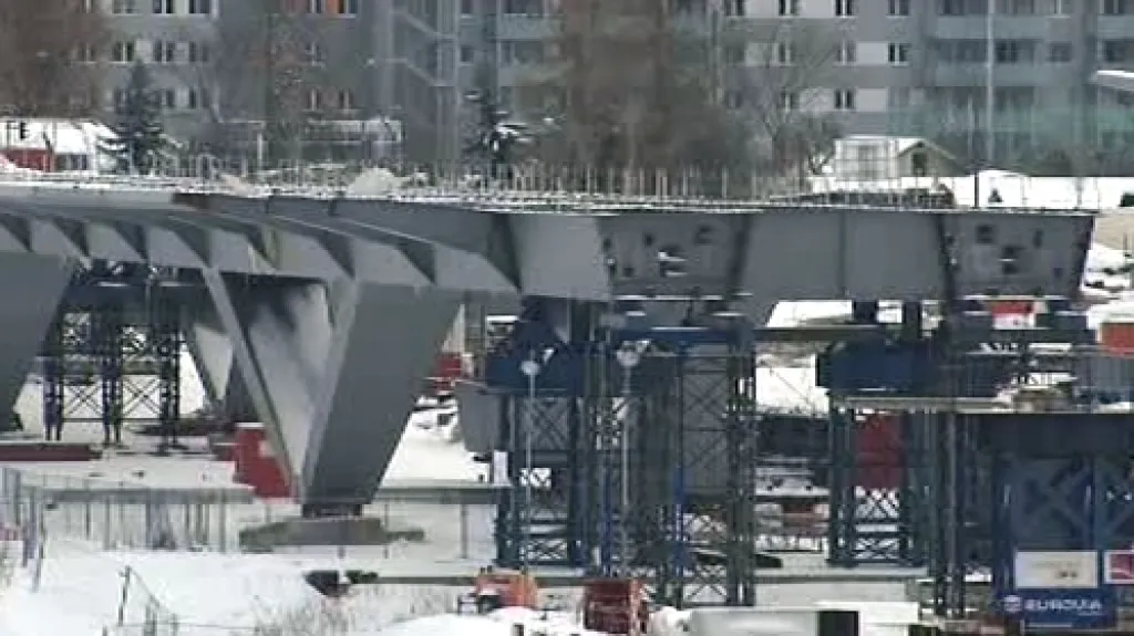 Stavba drážďanského mostu Waldschlößchenbrücke