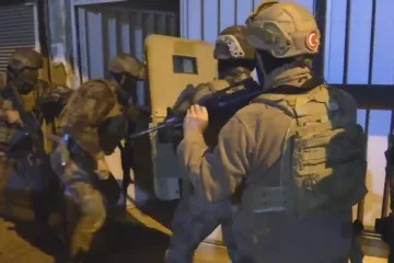 Turecké úřady zintenzivňují razie proti lidem podezřelým z vazeb na teroristický Islámský stát