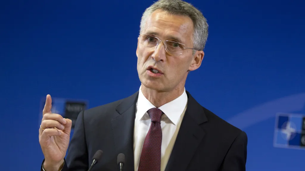Jens Stoltenberg během první tiskové konference ve funkci šéfa NATO