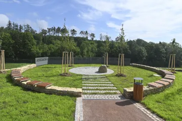 Do kořenů stromů nebo květin. Brňané můžou pohřbívat své blízké v Údolí vzpomínek