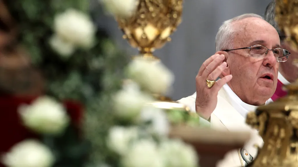 Papež František slouží mši ke stému výročí vyvražďování Arménů v Osmanské říši