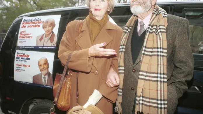 Dagmar Burešová s Pavelm Tigridem (v roce 1996)