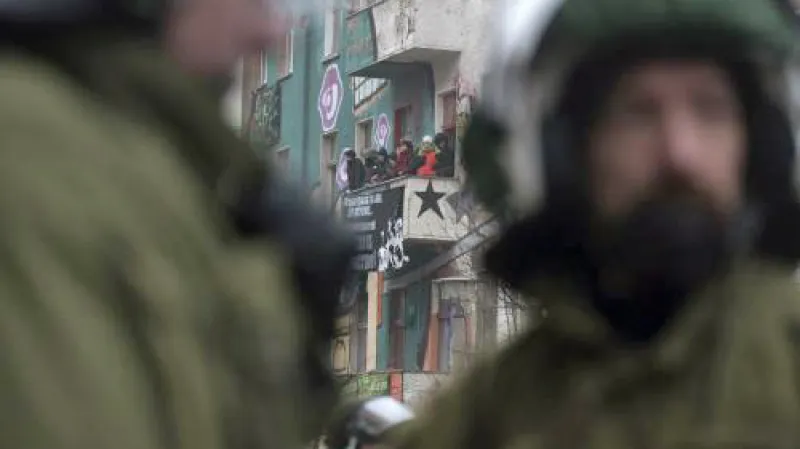 Německá policie zasahuje proti squatterům z Friedrichshainu
