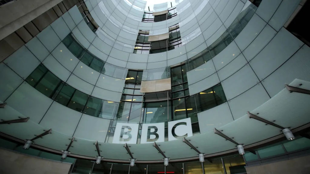 Centrála BBC v Londýně, tzv. Broadcasting House (Vysílací dům)