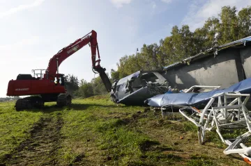 Havarovaný vagon u Milavčí bude zlikvidován ještě během pondělka. Všechny části firma odveze