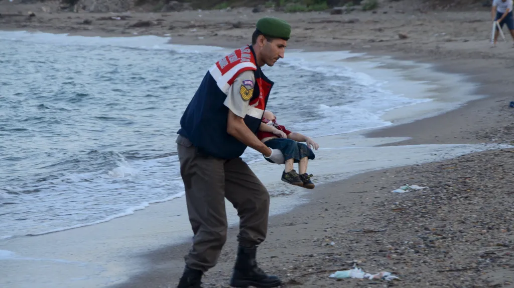 Snímky utonulého syrského dítěte šokovaly svět