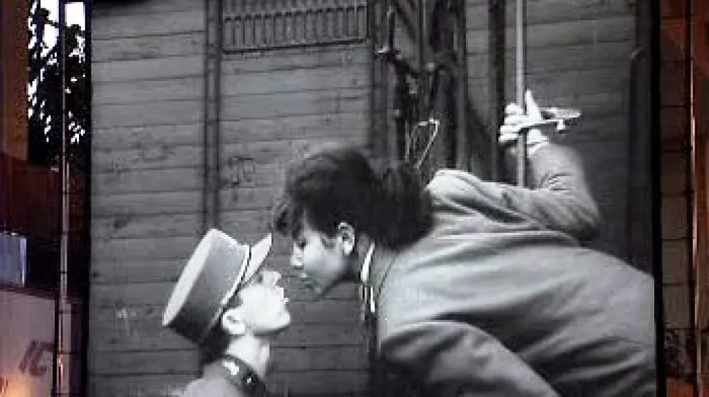 Ostře sledované vlaky