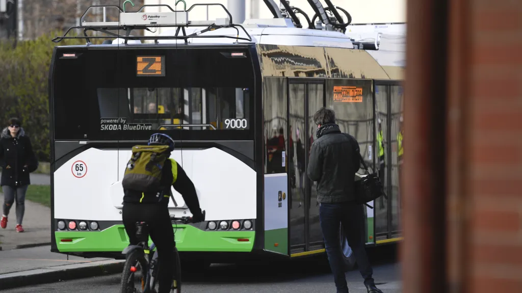 Zkušební jízda trolejbusu v Praze
