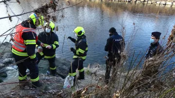 Odběr vzorků z řeky Bečvy