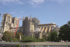 Olověný prach brzdí opravu Notre-Dame, odbory volají po neprodyšném sarkofágu